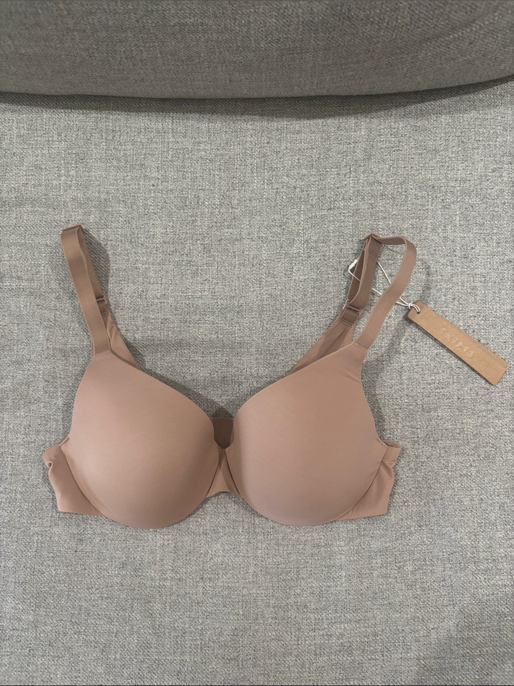SKIMS Smoothing Intimates Full Coverage Lightly Lined Bra 32B